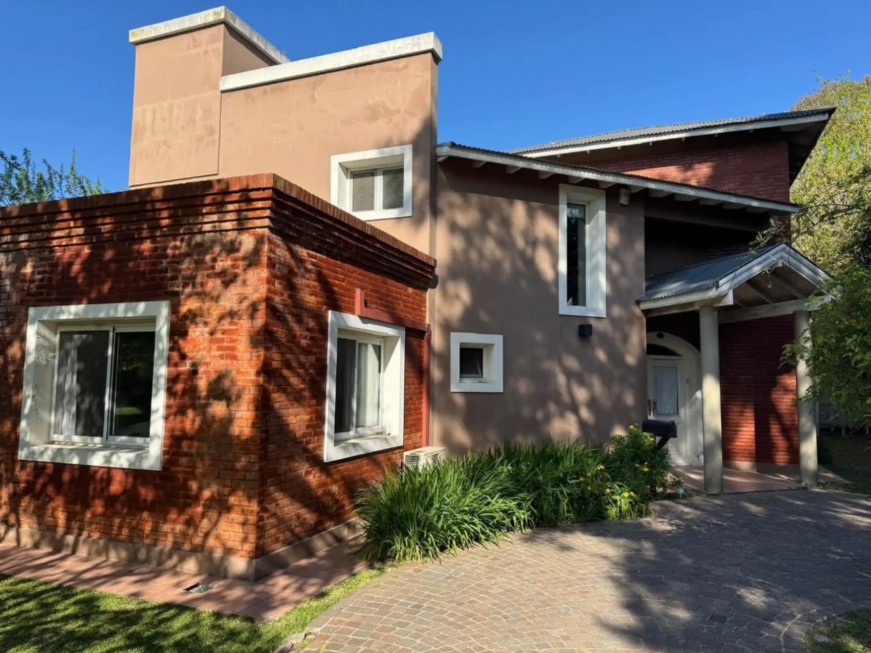 Impecable propiedad en Abril Club de Campo 