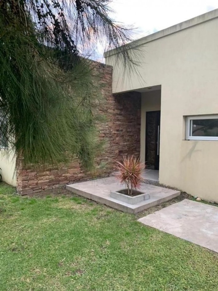 Casa 4 ambientes en Altos de Hudson I