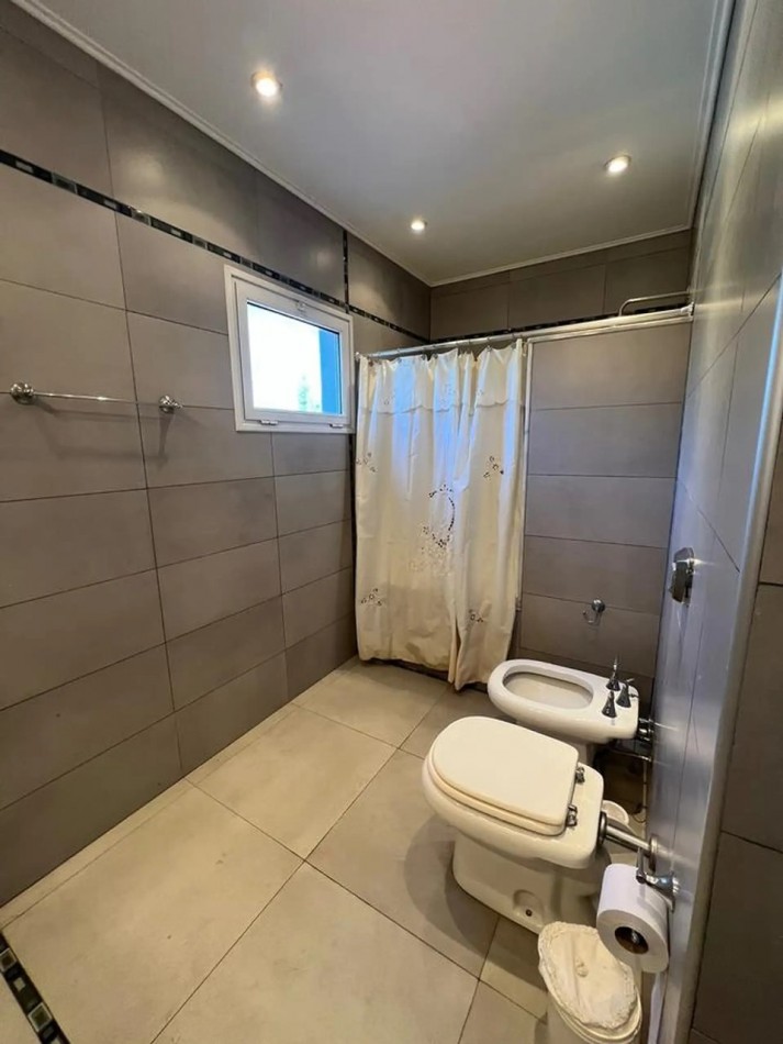 Imperdible casa 5 ambientes amoblada en Altos de Husdon I