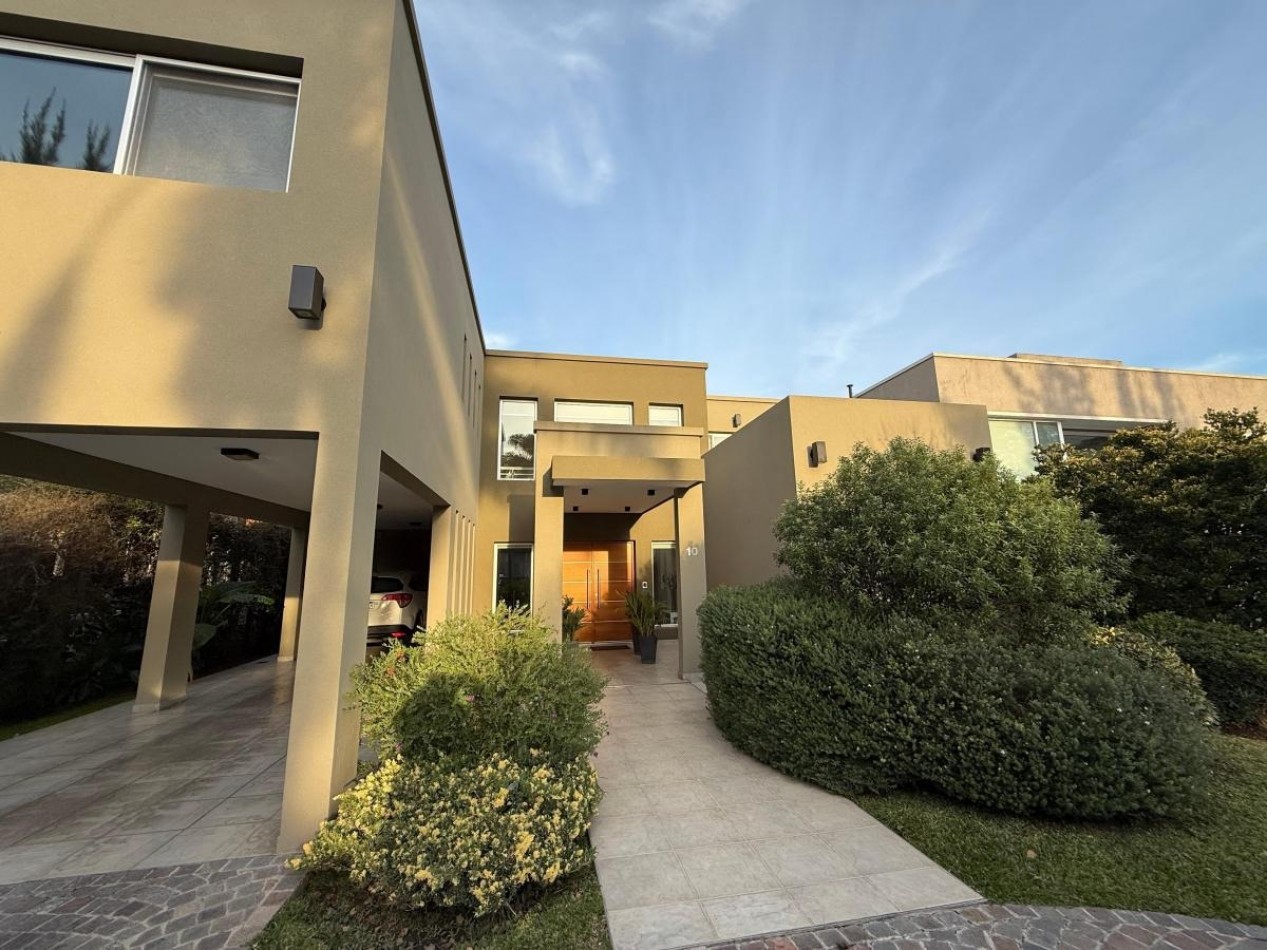 Casa con piscina 5 ambientes en Altos de Hudson I