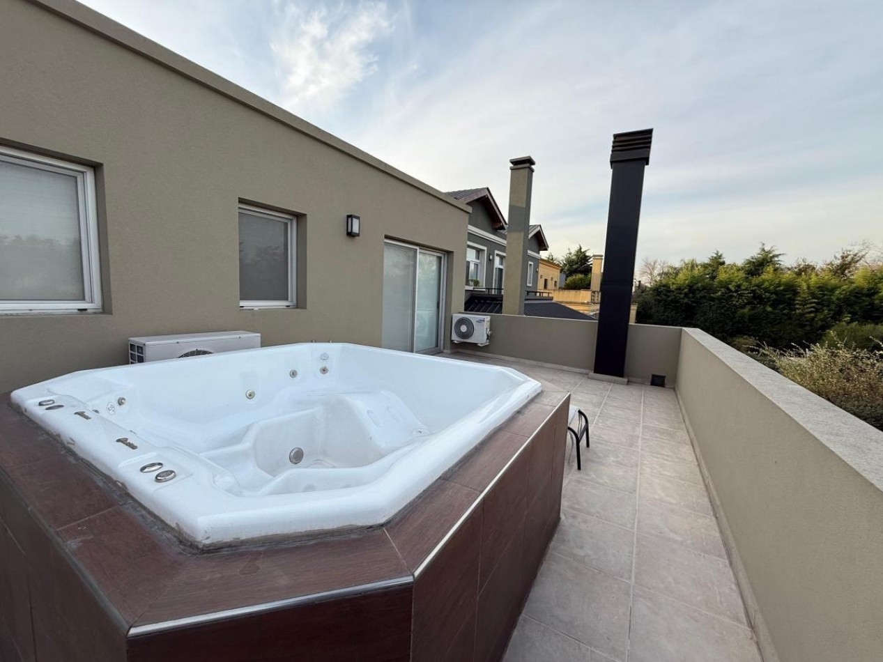 Casa con piscina 5 ambientes en Altos de Hudson I