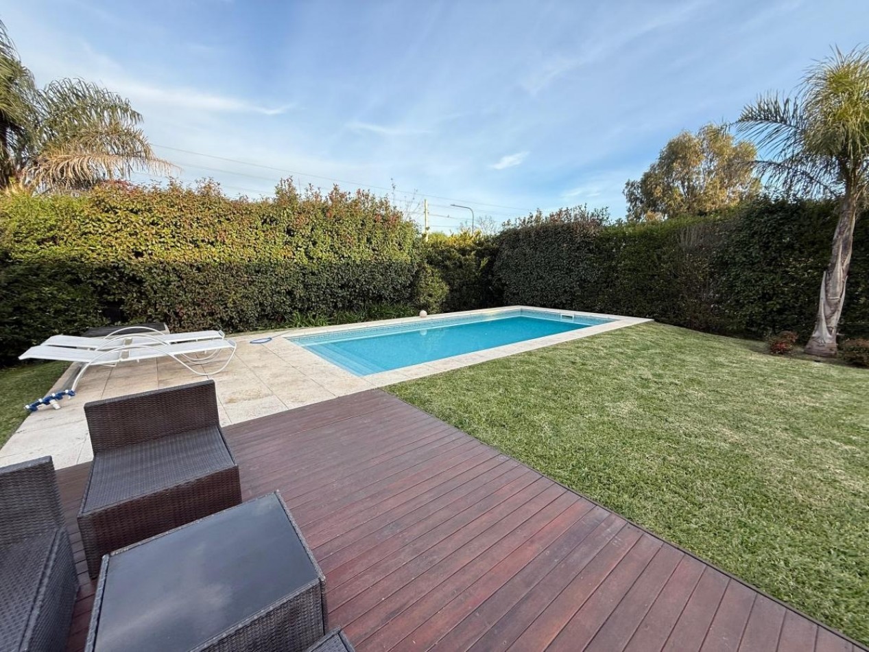 Casa con piscina 5 ambientes en Altos de Hudson I