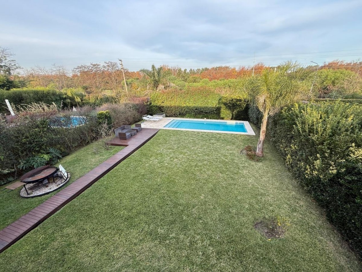 Casa con piscina 5 ambientes en Altos de Hudson I