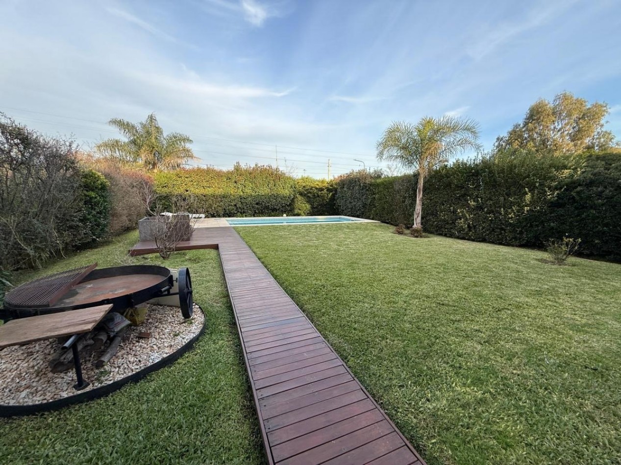 Casa con piscina 5 ambientes en Altos de Hudson I