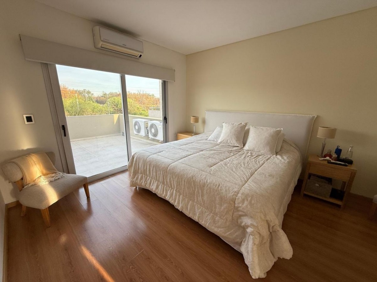 Casa con piscina 5 ambientes en Altos de Hudson I