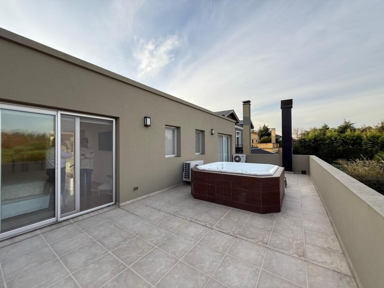 Casa con piscina 5 ambientes en Altos de Hudson I