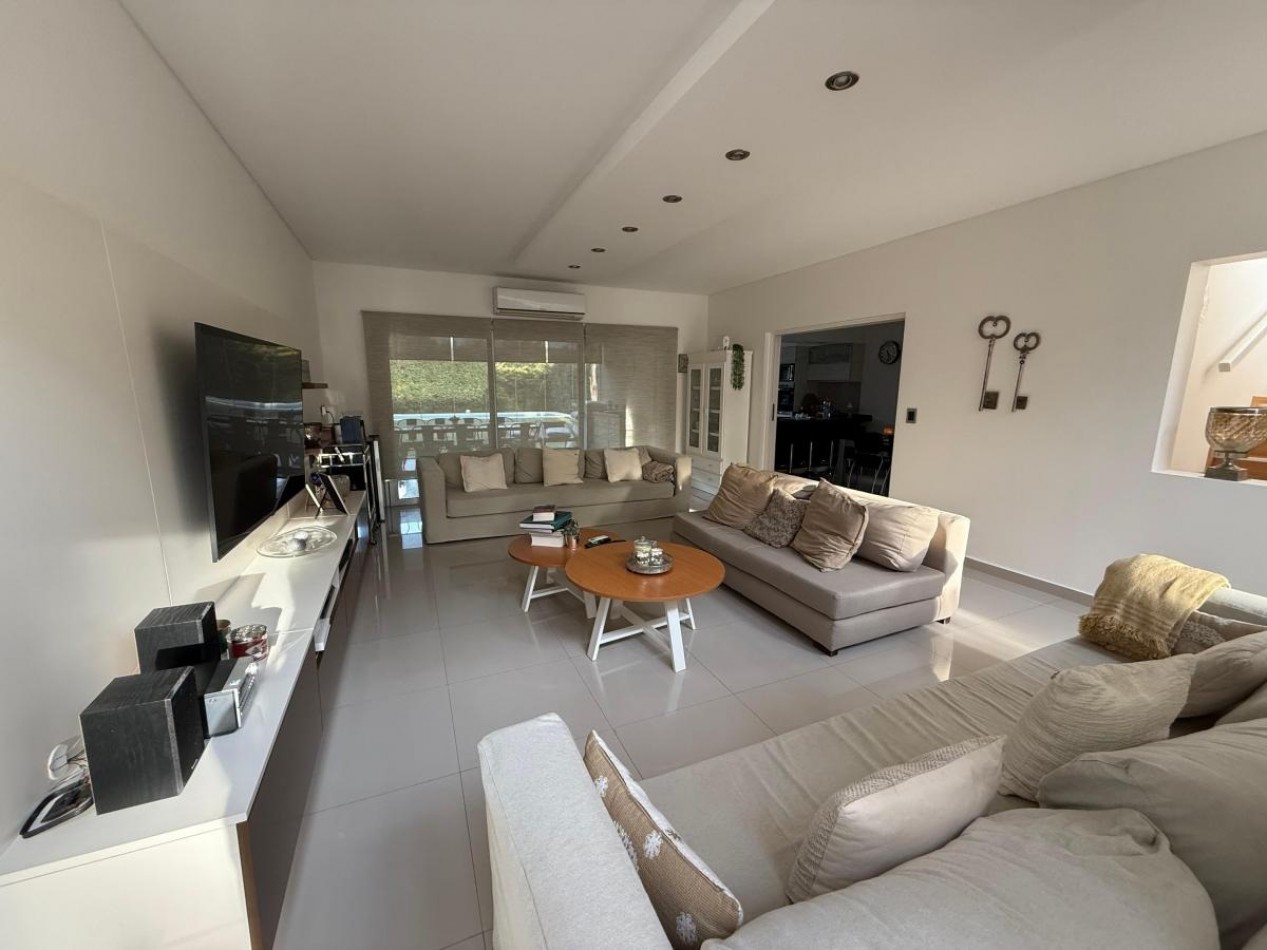 Casa con piscina 5 ambientes en Altos de Hudson I