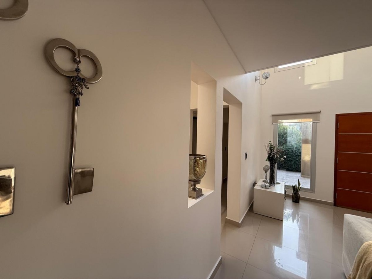 Casa con piscina 5 ambientes en Altos de Hudson I