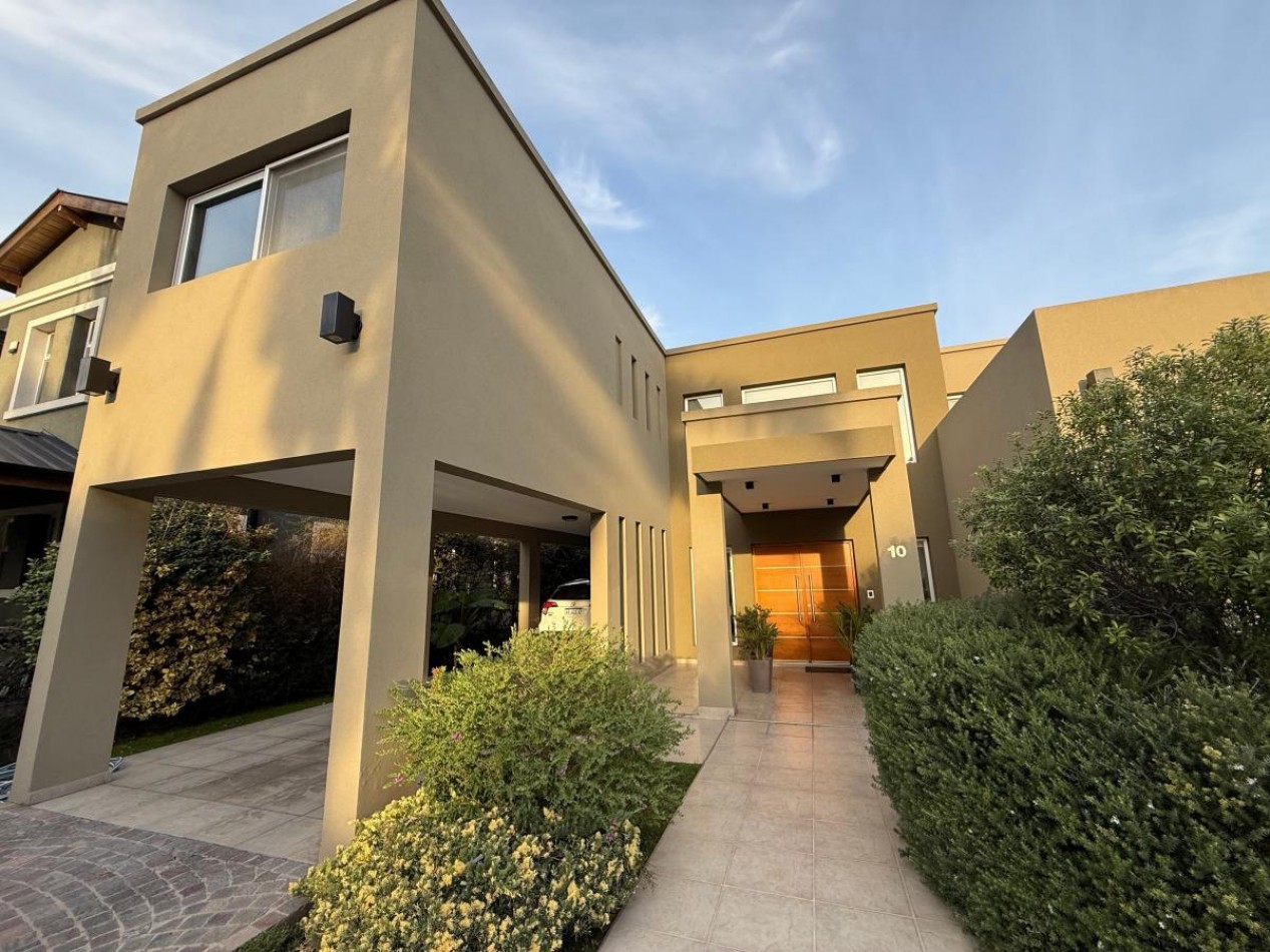 Casa con piscina 5 ambientes en Altos de Hudson I