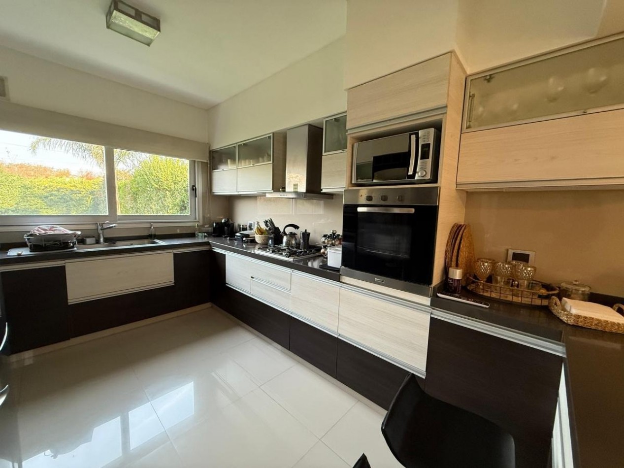 Casa con piscina 5 ambientes en Altos de Hudson I