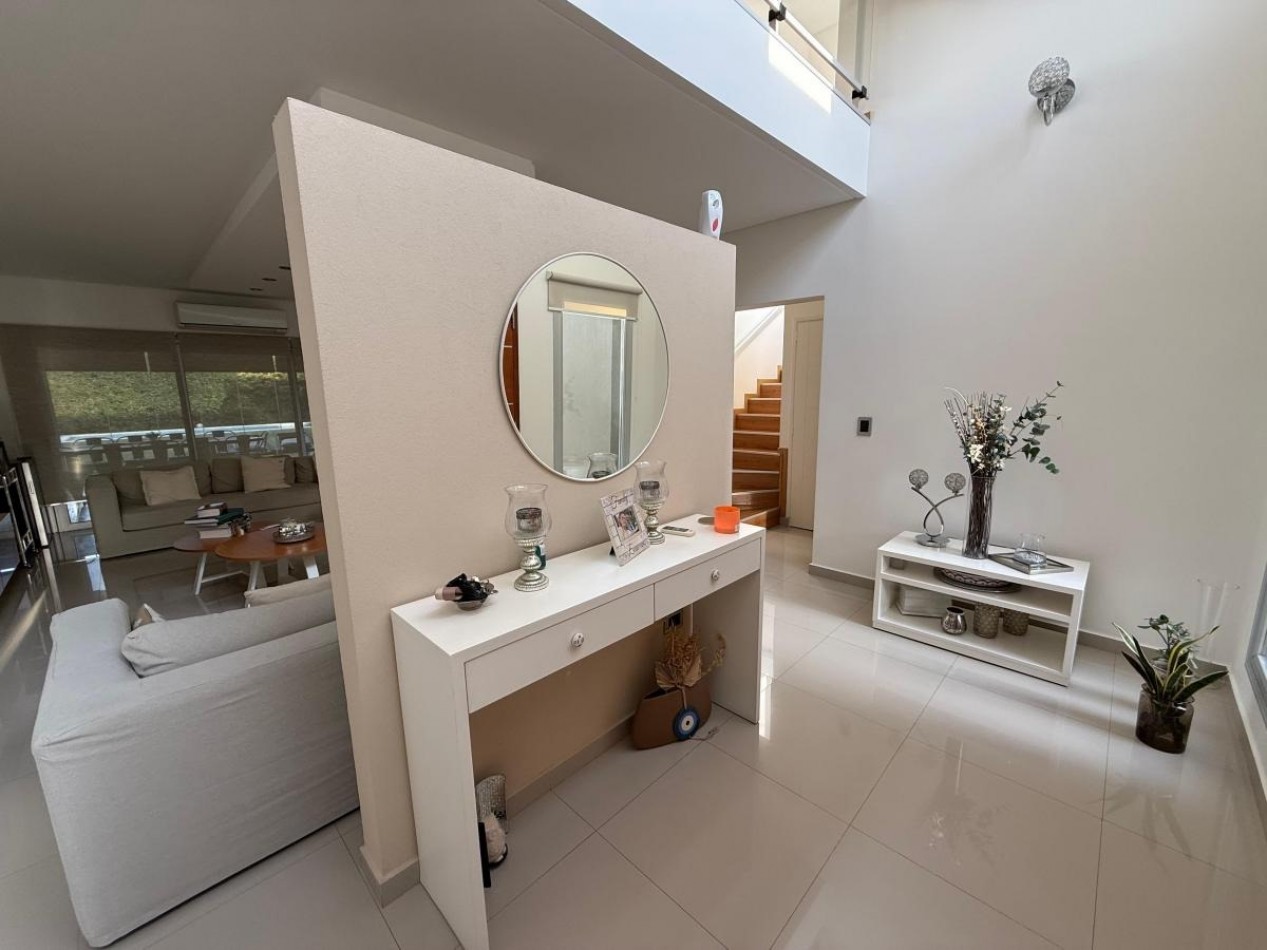 Casa con piscina 5 ambientes en Altos de Hudson I