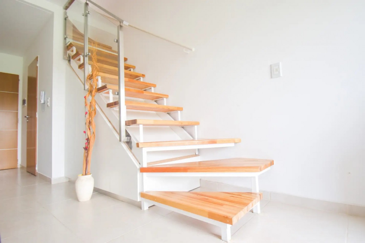 ¡OPORTUNIDAD! Moderno duplex en venta ubicado en Altos de Hudson II