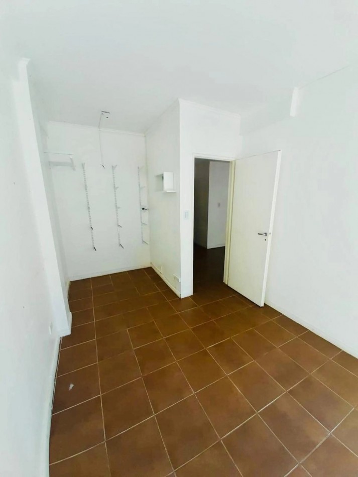 Departamento 2 ambientes en Quilmes Centro con patio ¡APTO PROFESIONAL/COMERCIAL!