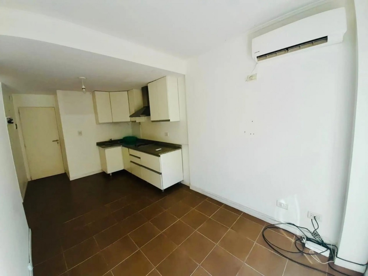 Departamento 2 ambientes en Quilmes Centro con patio ¡APTO PROFESIONAL/COMERCIAL!