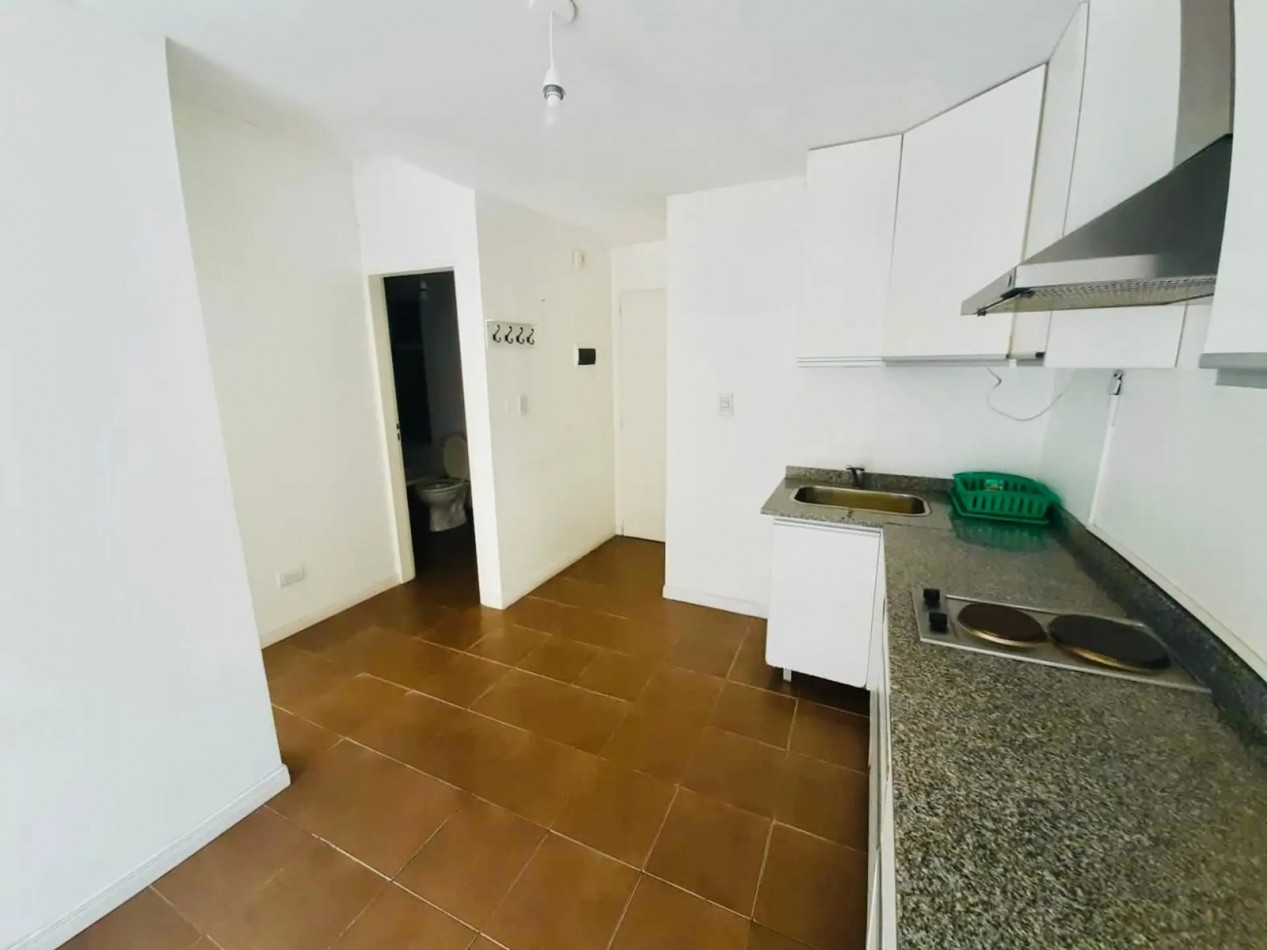 Departamento 2 ambientes en Quilmes Centro con patio ¡APTO PROFESIONAL/COMERCIAL!