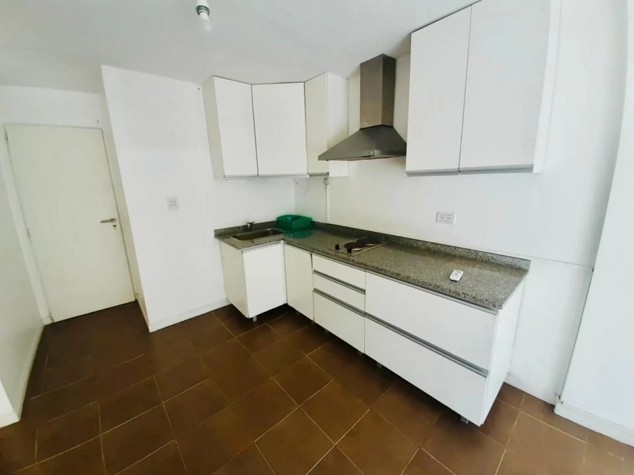 Departamento 2 ambientes en Quilmes Centro con patio ¡APTO PROFESIONAL/COMERCIAL!