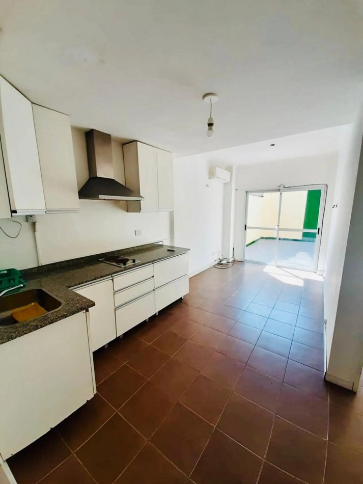 Departamento 2 ambientes en Quilmes Centro con patio ¡APTO PROFESIONAL/COMERCIAL!