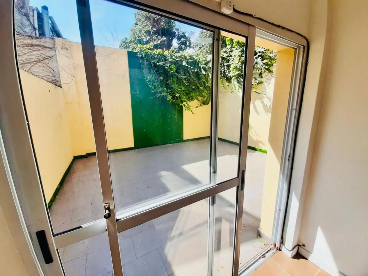 Departamento 2 ambientes en Quilmes Centro con patio ¡APTO PROFESIONAL/COMERCIAL!