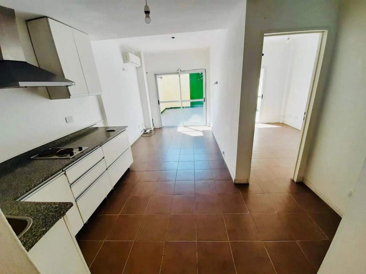 Departamento 2 ambientes en Quilmes Centro con patio ¡APTO PROFESIONAL/COMERCIAL!