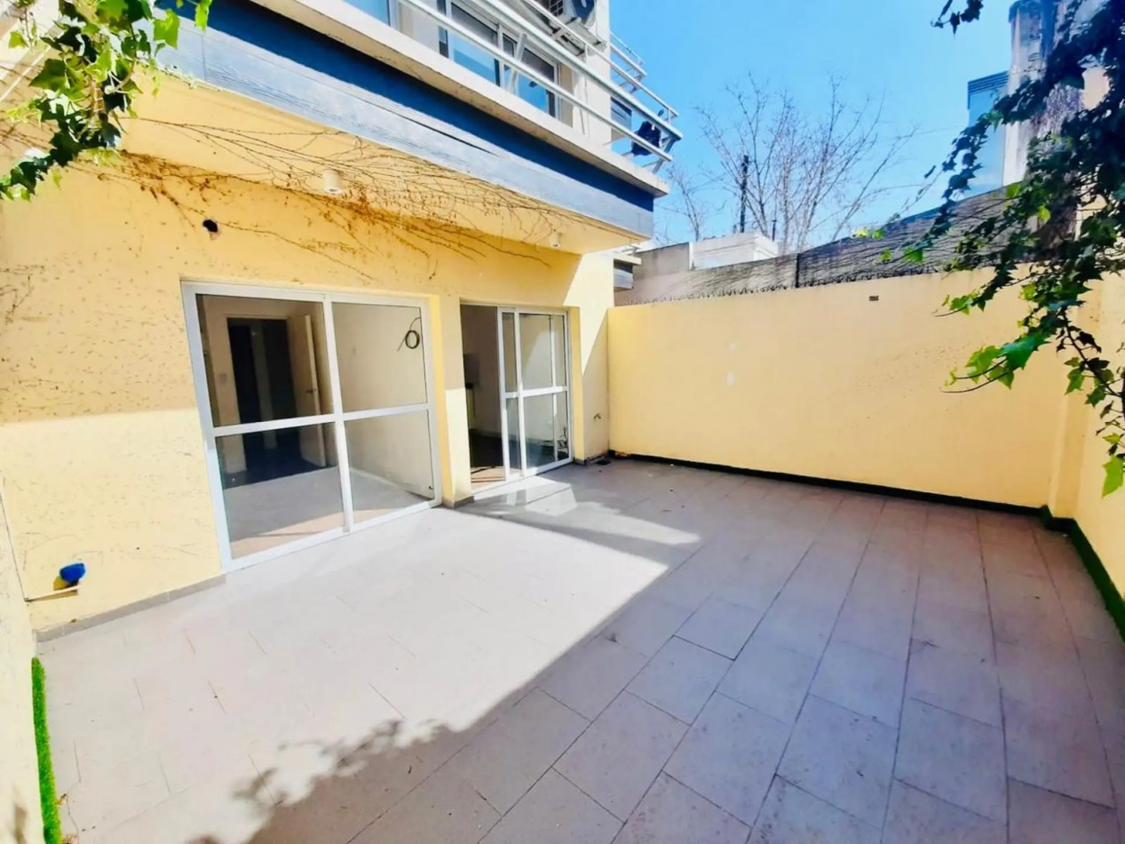 Departamento 2 ambientes en Quilmes Centro con patio ¡APTO PROFESIONAL/COMERCIAL!