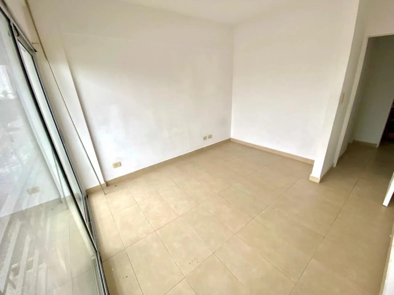 ¡Departamento 3 ambientes con cochera en Berazategui!