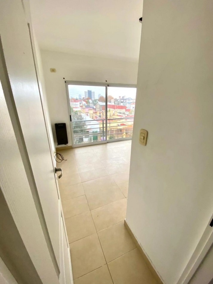 ¡Departamento 3 ambientes con cochera en Berazategui!