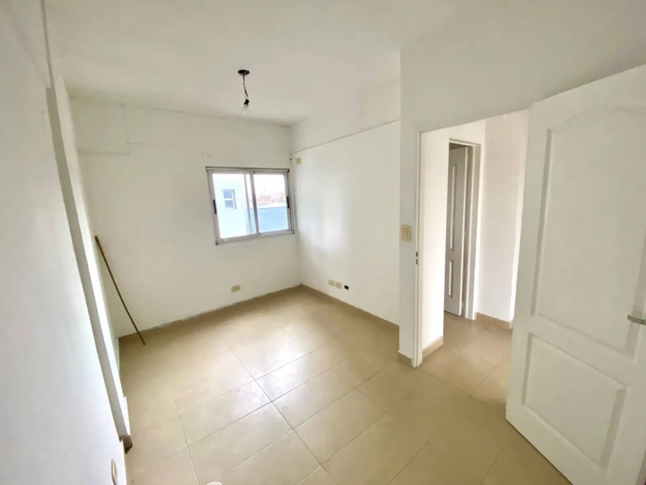 ¡Departamento 3 ambientes con cochera en Berazategui!