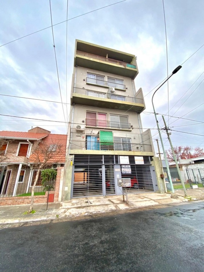 ¡Departamento 3 ambientes con cochera en Berazategui!