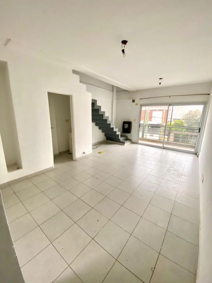 ¡Departamento 3 ambientes con cochera en Berazategui!