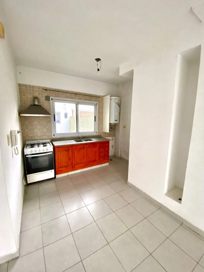 ¡Departamento 3 ambientes con cochera en Berazategui!