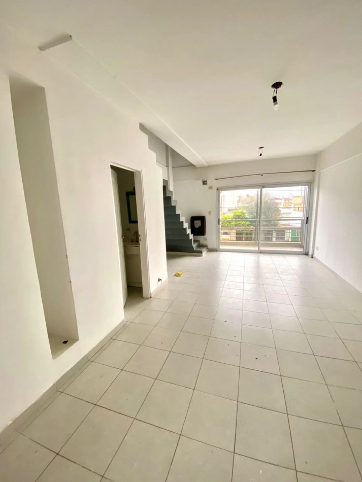 ¡Departamento 3 ambientes con cochera en Berazategui!