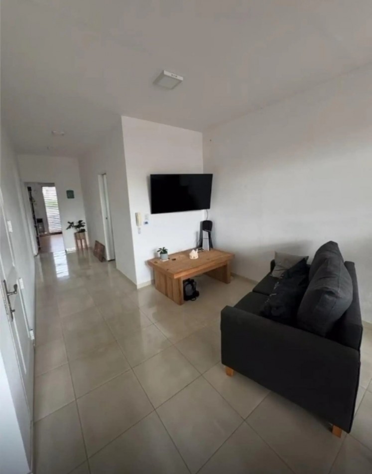 Imperdible 3 ambientes primer piso por escalera en Quilmes