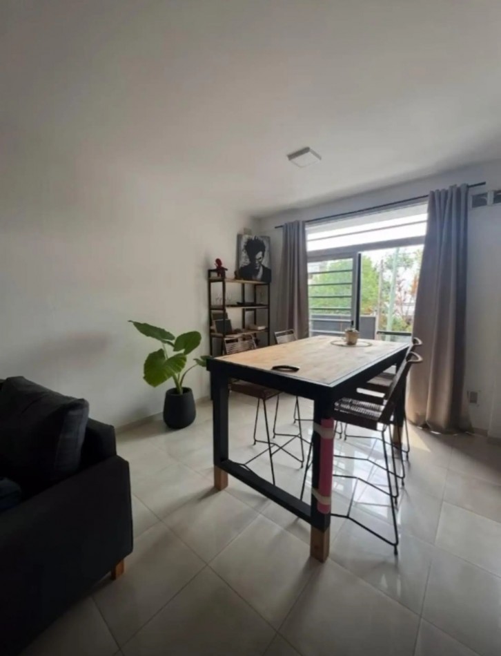 Imperdible 3 ambientes primer piso por escalera en Quilmes