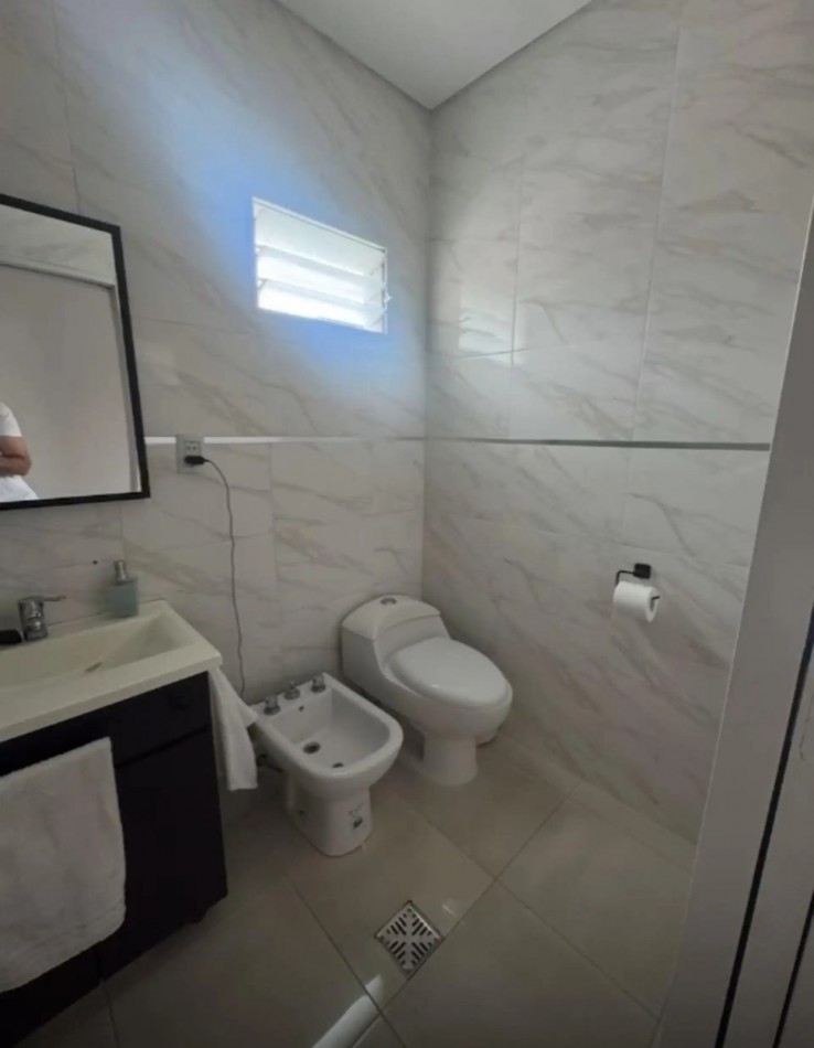 Imperdible 3 ambientes primer piso por escalera en Quilmes