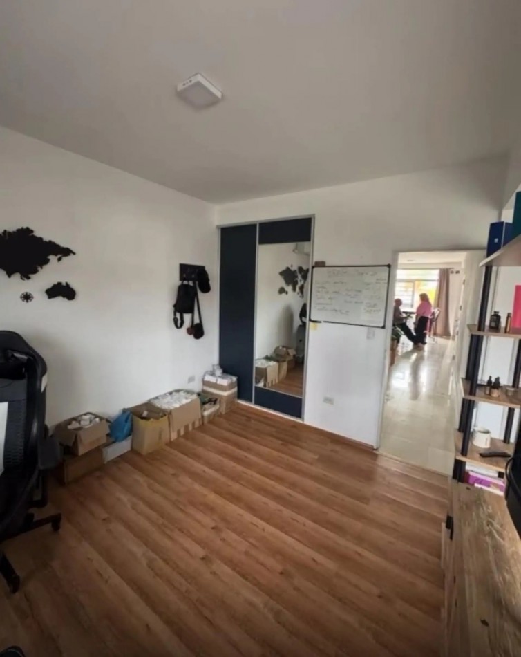 Imperdible 3 ambientes primer piso por escalera en Quilmes