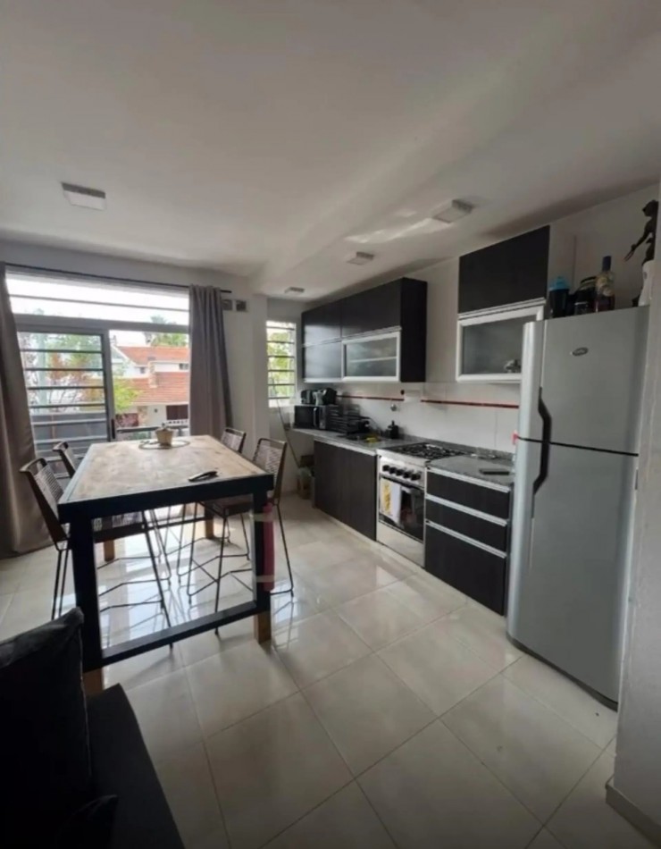 Imperdible 3 ambientes primer piso por escalera en Quilmes