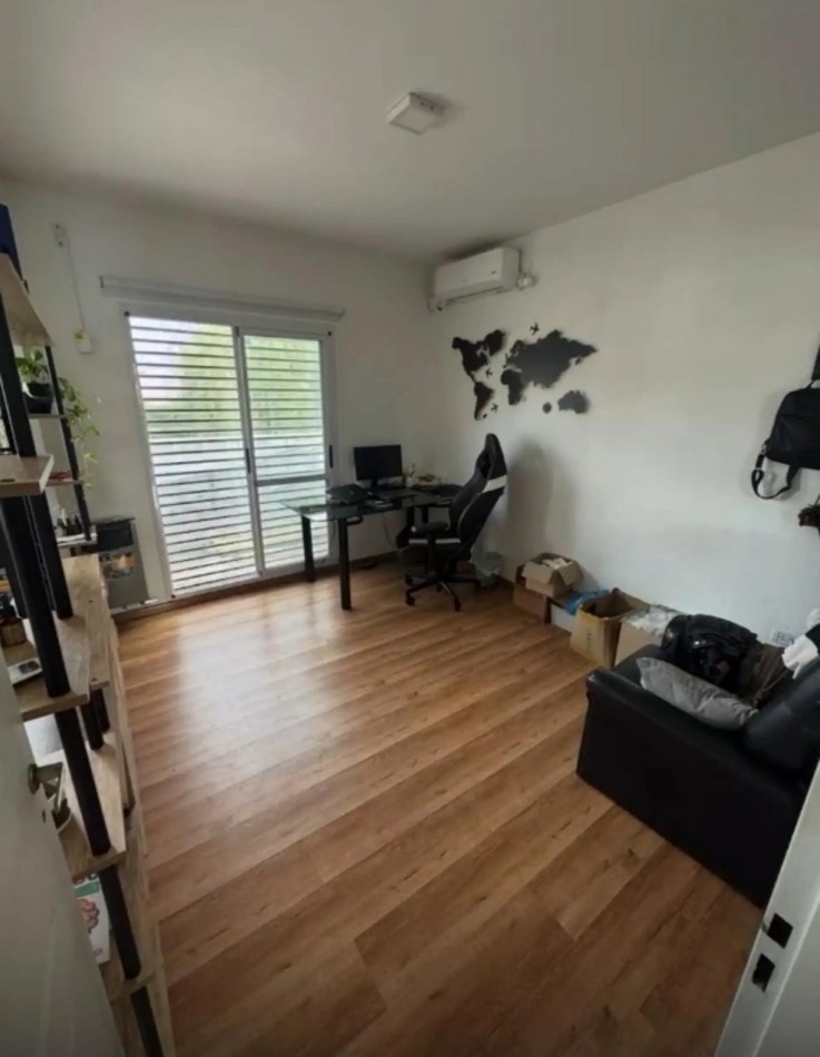 Imperdible 3 ambientes primer piso por escalera en Quilmes