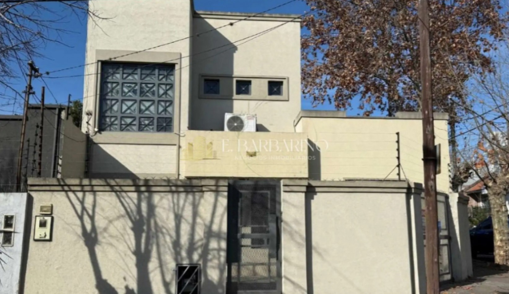 Casa 5 ambientes con piscina en venta en Quilmes Centro