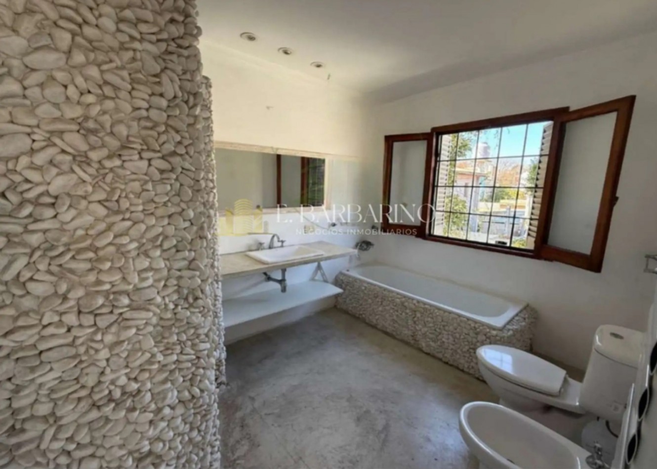 Casa 5 ambientes con piscina en venta en Quilmes Centro