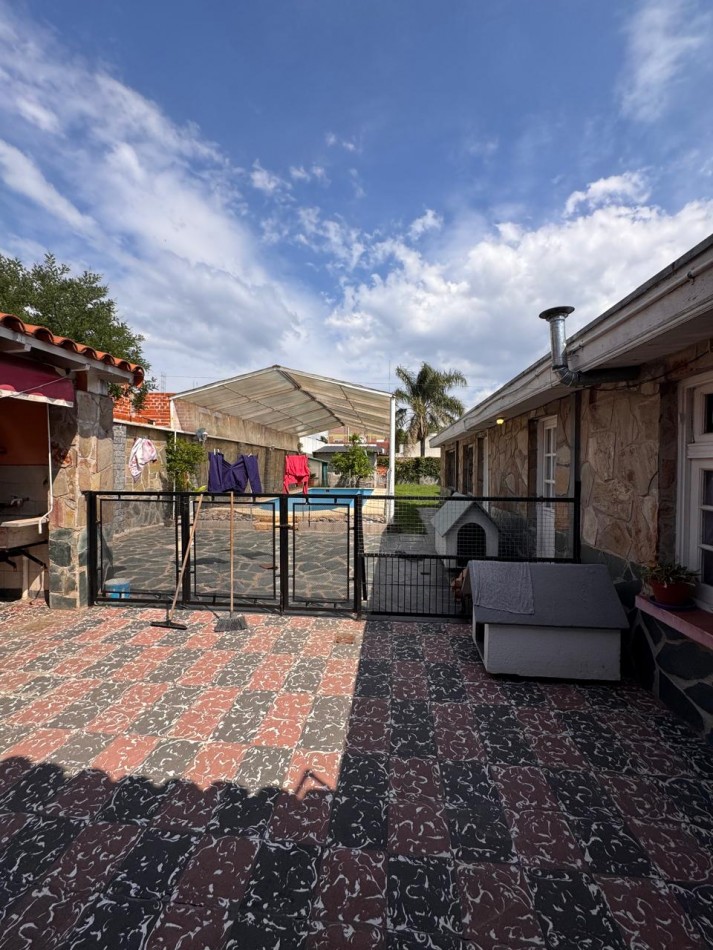 ¡Imperdible casa 4 ambientes con jardin y piscina en Quilmes! ¡APTA CREDITO!