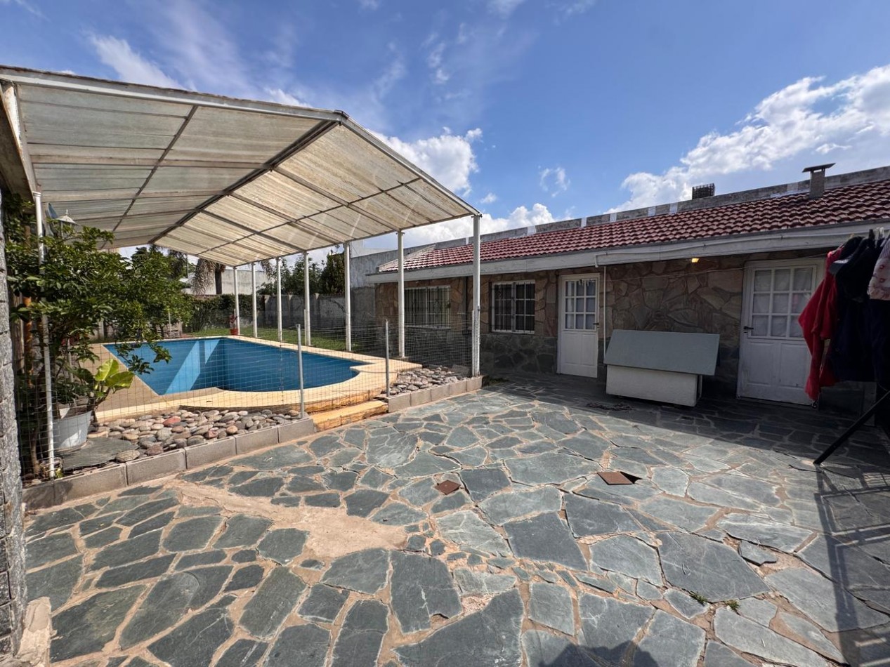 ¡Imperdible casa 4 ambientes con jardin y piscina en Quilmes! ¡APTA CREDITO!