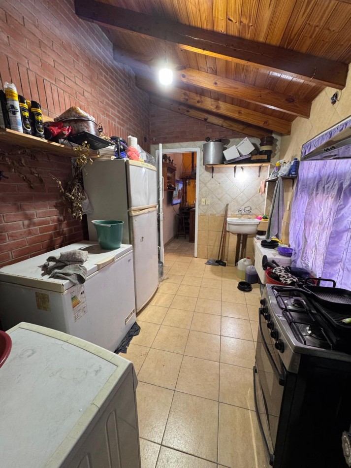 ¡Imperdible casa 4 ambientes con jardin y piscina en Quilmes! ¡APTA CREDITO!