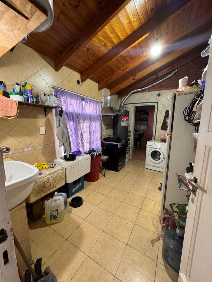 ¡Imperdible casa 4 ambientes con jardin y piscina en Quilmes! ¡APTA CREDITO!