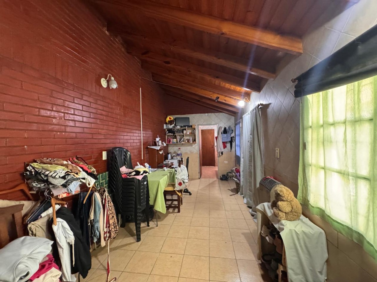 ¡Imperdible casa 4 ambientes con jardin y piscina en Quilmes! ¡APTA CREDITO!