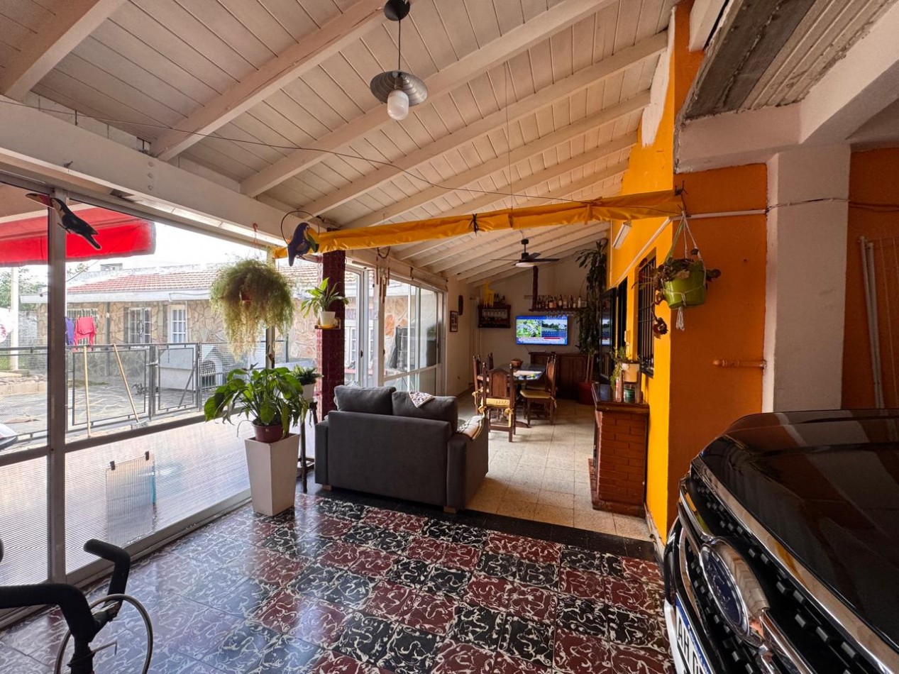 ¡Imperdible casa 4 ambientes con jardin y piscina en Quilmes! ¡APTA CREDITO!