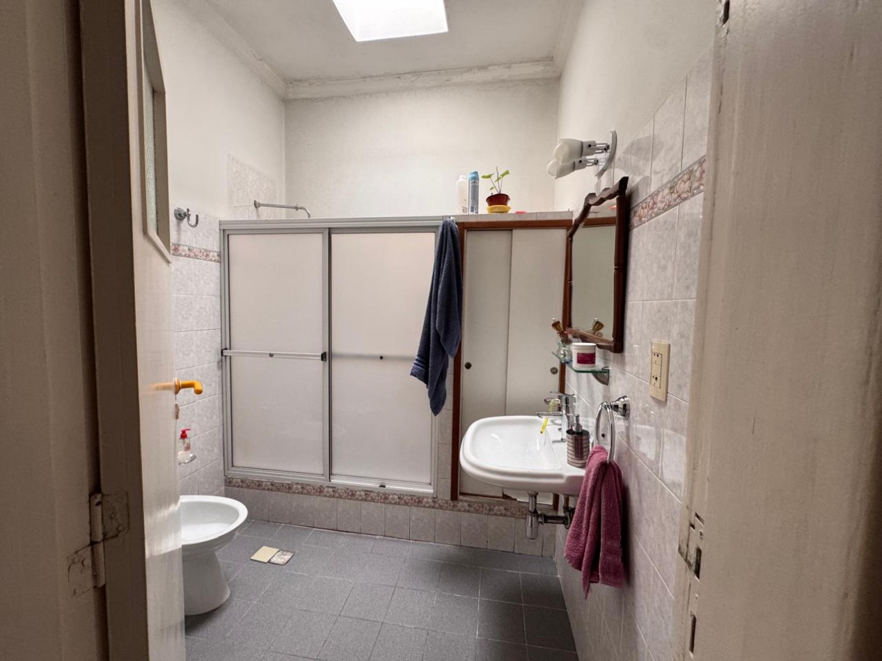 ¡Imperdible casa 4 ambientes con jardin y piscina en Quilmes! ¡APTA CREDITO!