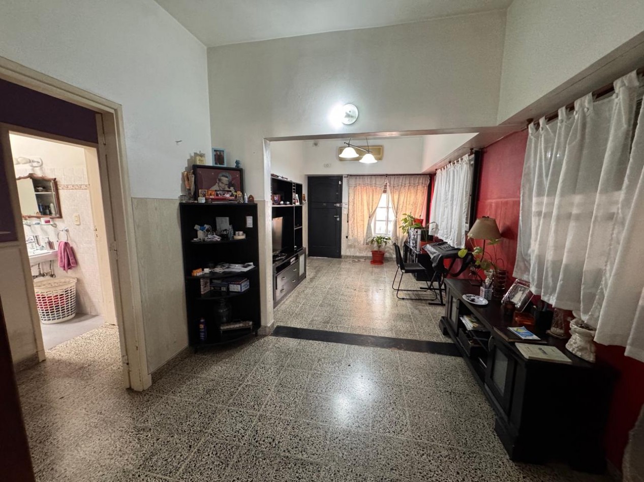 ¡Imperdible casa 4 ambientes con jardin y piscina en Quilmes! ¡APTA CREDITO!