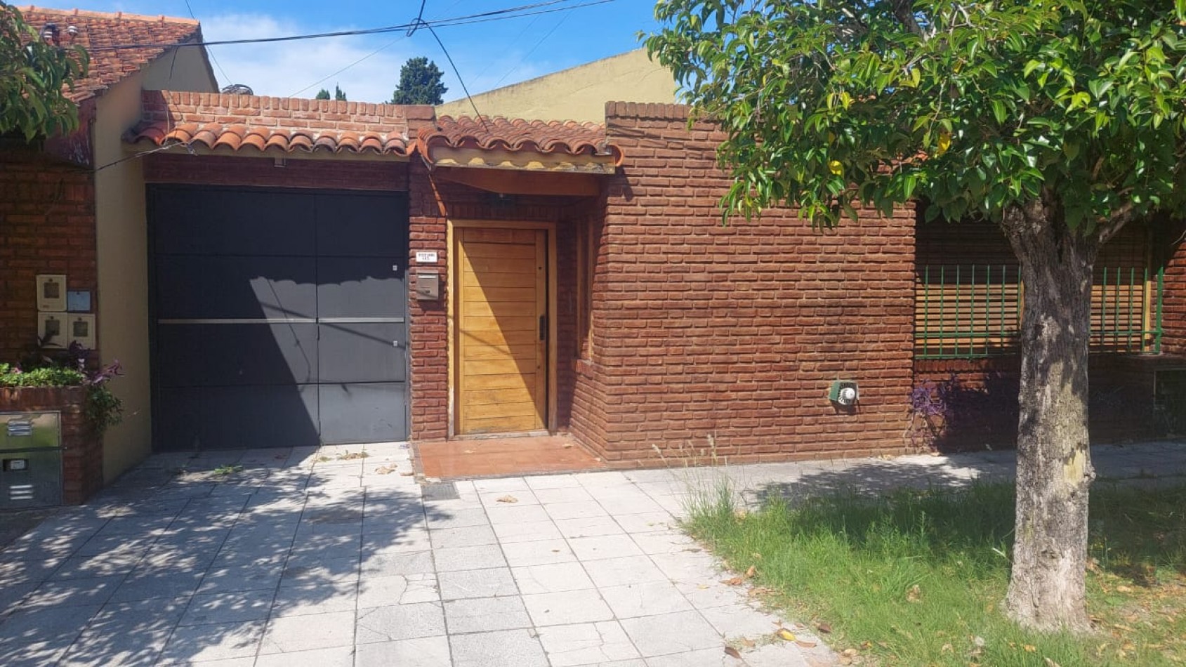 Casa 4 ambientes en venta en Bernal - APTA CREDITO