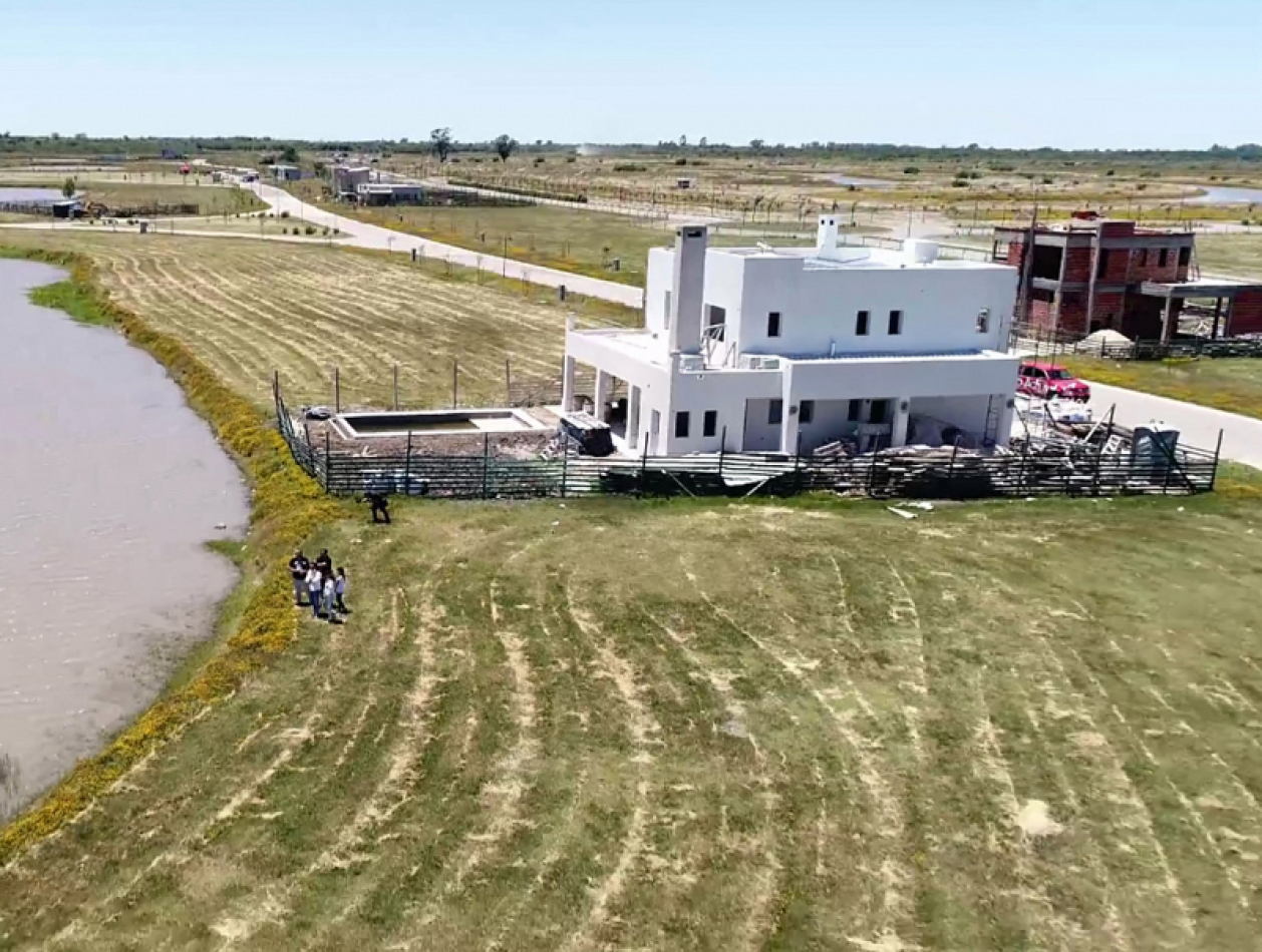 ¡OPORTUNIDAD! Lotes en venta en Barrio Villalobos - A laguna - Internos