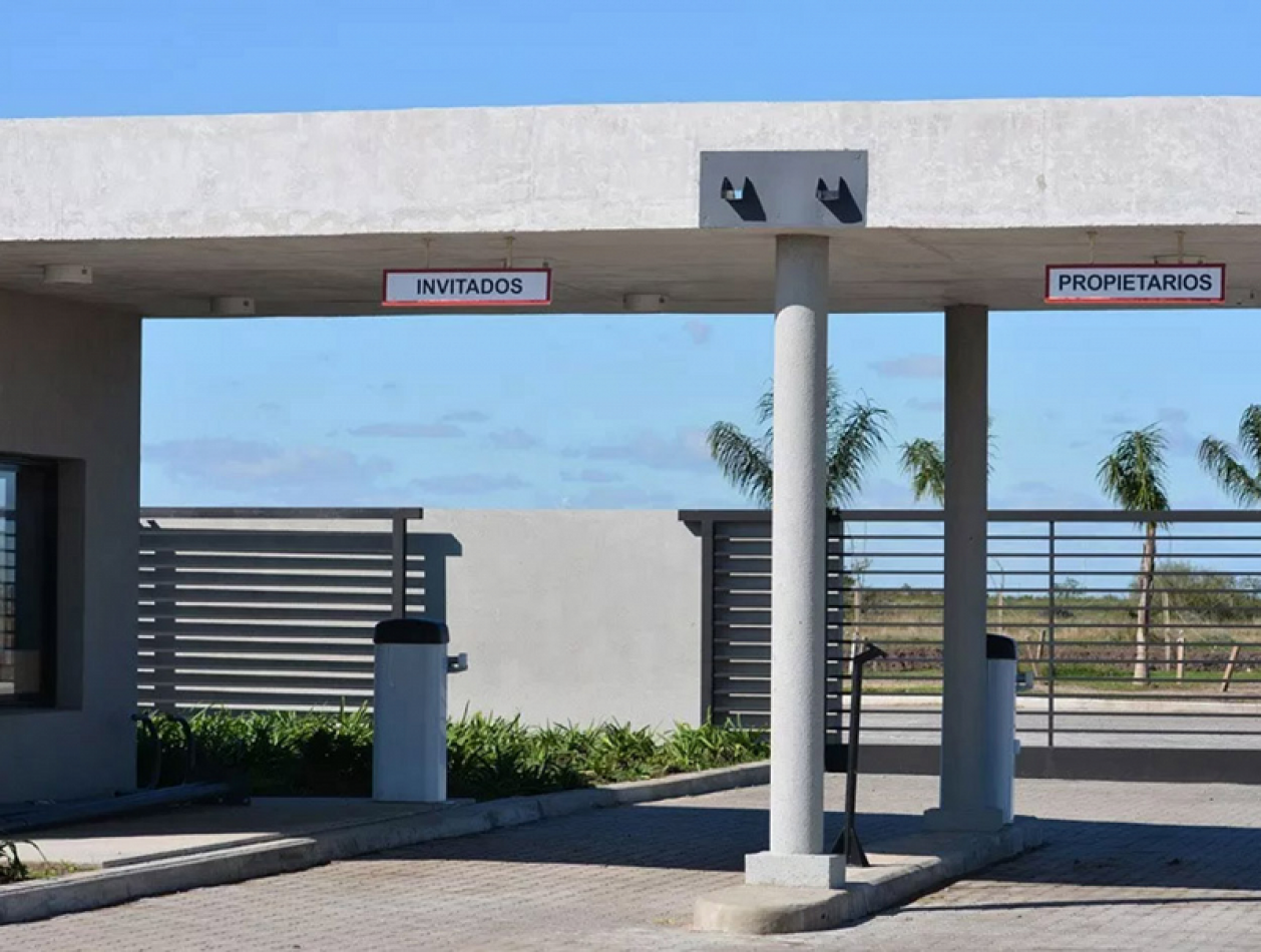 ¡OPORTUNIDAD! Lotes en venta en Barrio Villalobos - A laguna - Internos